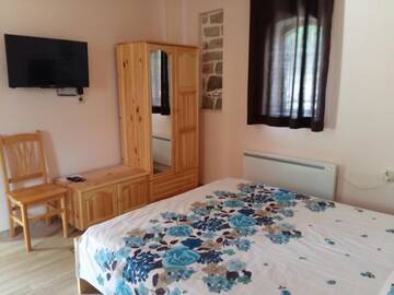 Фото номера Трехместный номер с собственной ванной комнатой Гостевой дом Guest House Friends г. Emen 4
