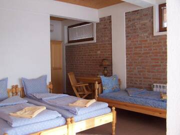 Фото номера Трехместный номер Отель Eco Hotel Imenieto г. Emen 4