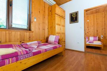 Фото номера Трехместный номер Отель Eco Hotel Imenieto г. Emen 2