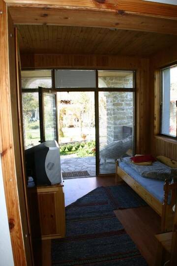 Фото номера Трехместный номер Отель Eco Hotel Imenieto г. Emen 5